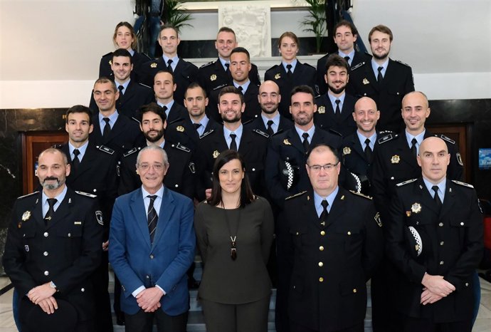 Foto familia nuevos policías locales
