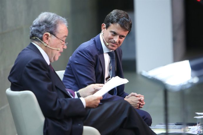 El candidato a la Alcaldía de Barcelona, Manuel Valls, interviene en Madrid en u