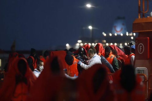 Llegan al puerto de Málaga 148 personas rescatadas del mar de Alborán.