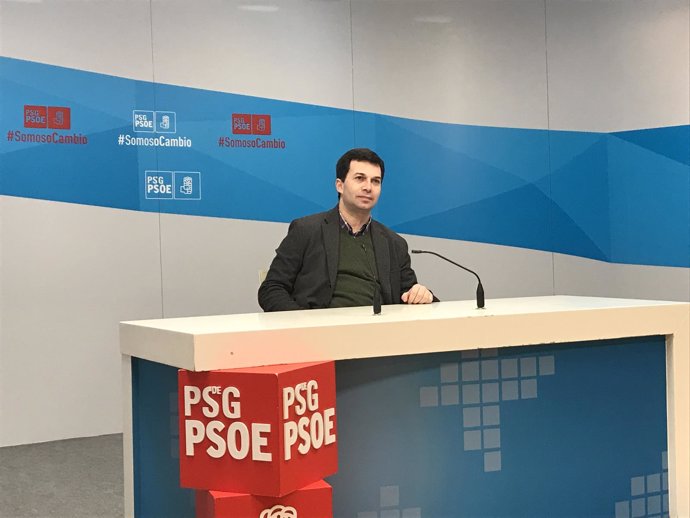 El secretario xeral del PSdeG en una rueda de prensa en Santiago