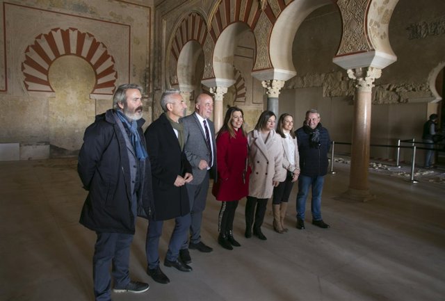 Susana Díaz (centro) en el Salón Rico, en la visita del pasado lunes
