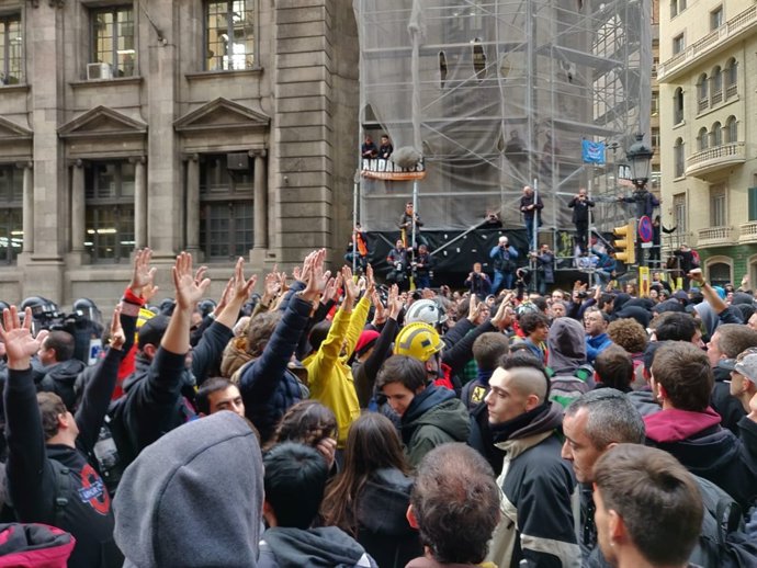 Cordón en la Via Laietana de Barcelona por el 21-D
