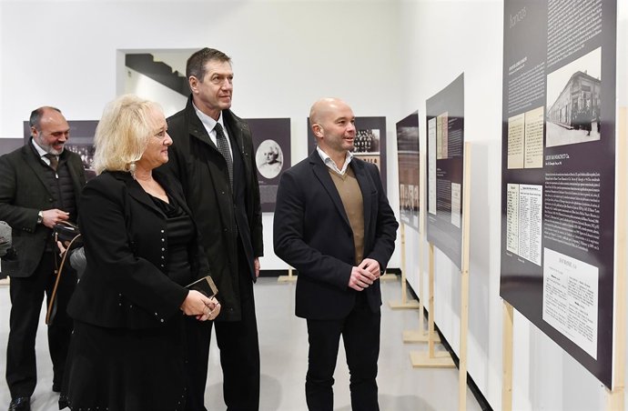 [Sevilla] Nota Y Fotos Cultura: La Sala Santa Inés Presenta La Exposición `Bucar