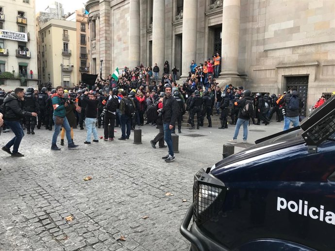 Manifestación al final de Via Laietana de Barcelona