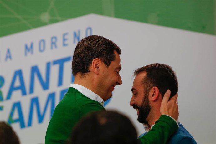 Juanma Moreno, hoy junto a Kike Rodríguez, presidente de NNGG-A