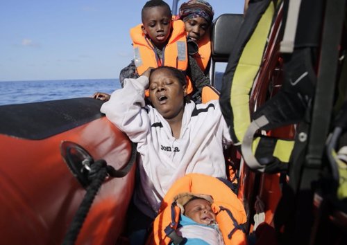 Personas migrantes rescatadas en el Mediterráneo central