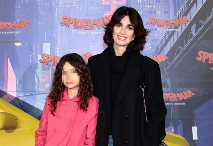 Paz Vega con su hija