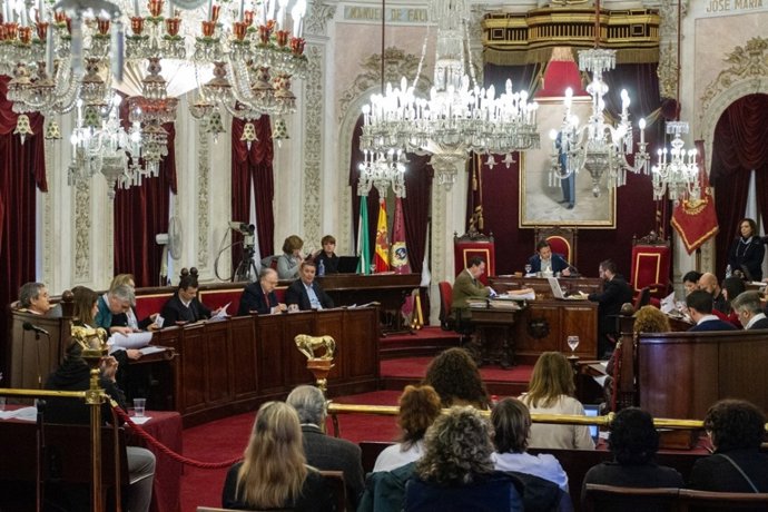 Pleno en el Ayuntamiento de Cádiz