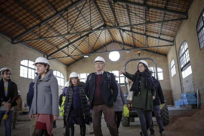 Visita del alcalde a las naves