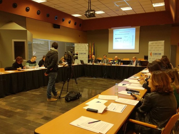 Presentación del informe económico de CEOE Aragón.