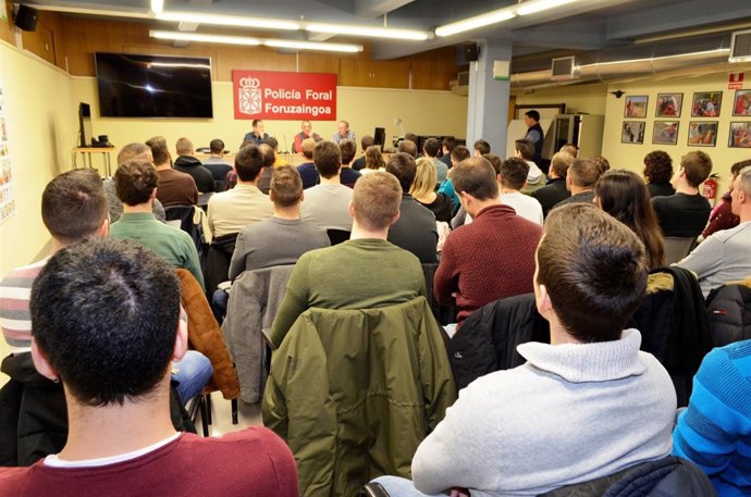 Bienvenida del jefe de Policía Foral a los nuevos agentes