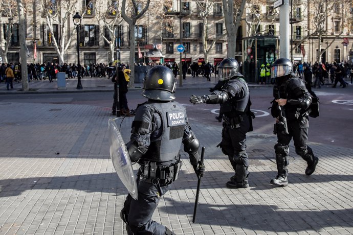 Actuació dels Mossos d'Esquadra durant les manifestacions de Barcelona