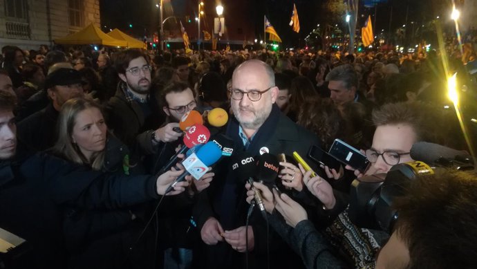 Eduard Pujol (JxCat) en la manifestación en plaza Catalunya