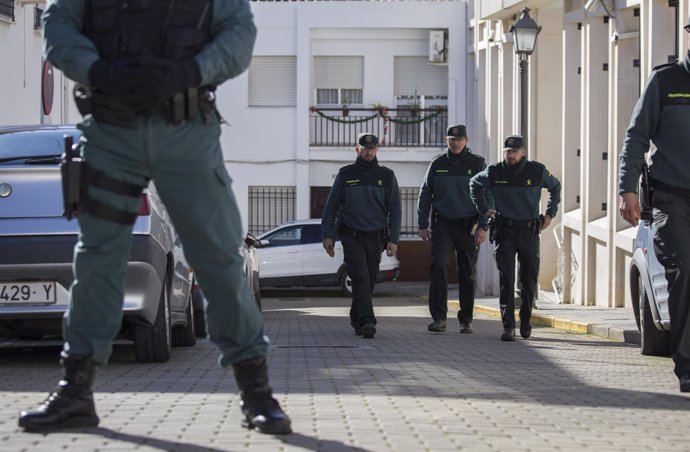Agentes de la Guardia Civil en los juzgados de Valverde.