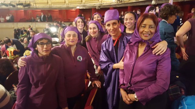 Las feministas del 8M acuden al Sorteo de Navidad 2018 