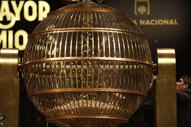 Cerimònia de boles abans del Sorteig Extraordinari de la Loteria de Nadal
