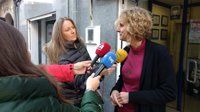 La lotera, Pèrsida Pastalle, atenent als mitjans