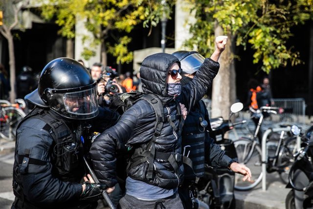 Actuación de los Mossos d'Esquadra durante las manifestaciones de Barcelona cont