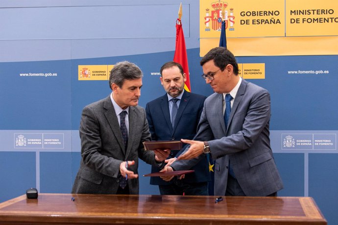 Firma del Convenio de Carreteras de Canarias