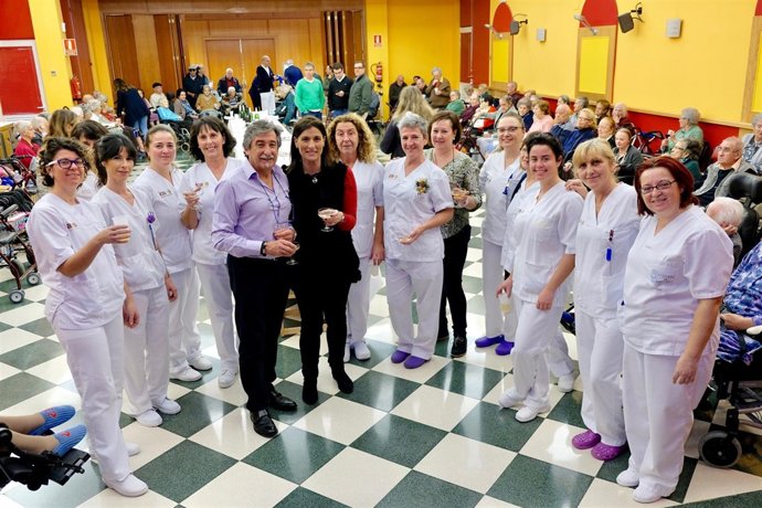 La alcaldesa, Gema Igual, en la residencia de Cueto