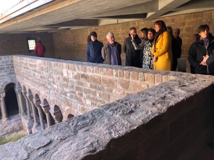 La Consellera De Cultura, Laura Borràs, En El Monestir De Santa Maria D'estany
