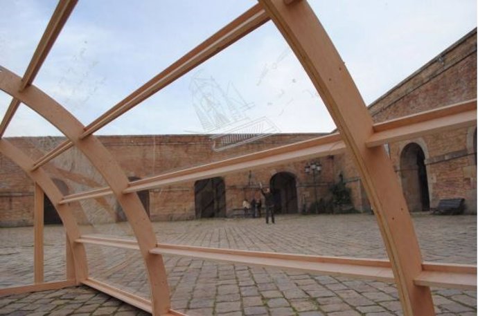 La nova instal·lació de l'obra 'Impasse' al Castell de Montjuïc