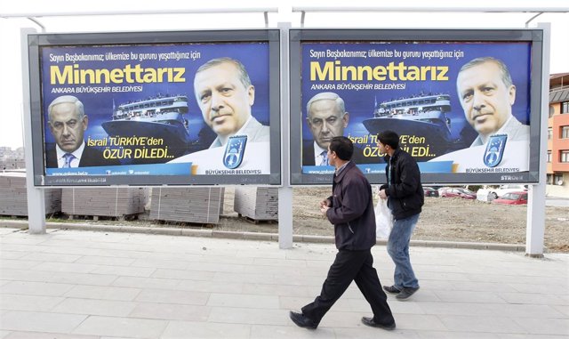 Carteles Netanyahu y Erdogan
