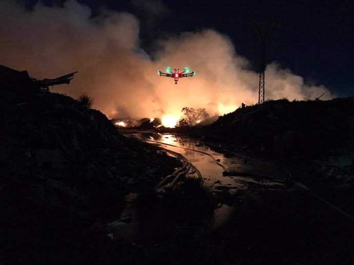 Uno de los drones en el incendio de Sollana