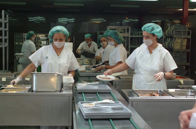 Profesionales de la cocina del Hospital Virgen del Rocío