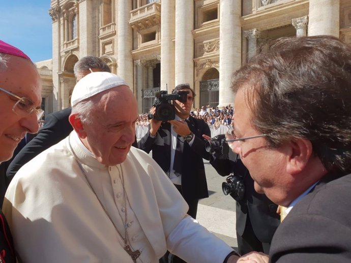 El Papa recibe a Fernández Vara en audiencia 