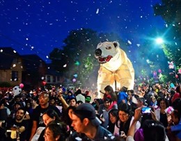 Espectáculo con osos polares gigantes