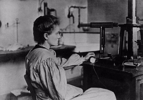 Mari Curie, en su laboratorio