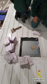 Detenido en el puerto de Algeciras con 152 kilos de hachís en el techo de una furgoneta