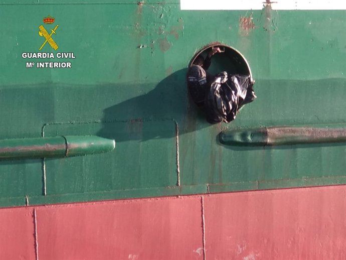 Localizado un menor en el hueco de la bita de un ferri