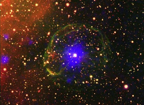 Púlsar encapsulado en la burbuja de una supernova