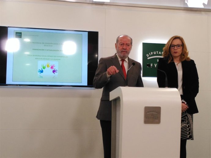Fernando Rodríguez Villalobos y Lidia Ferrera, durante la rueda de prensa