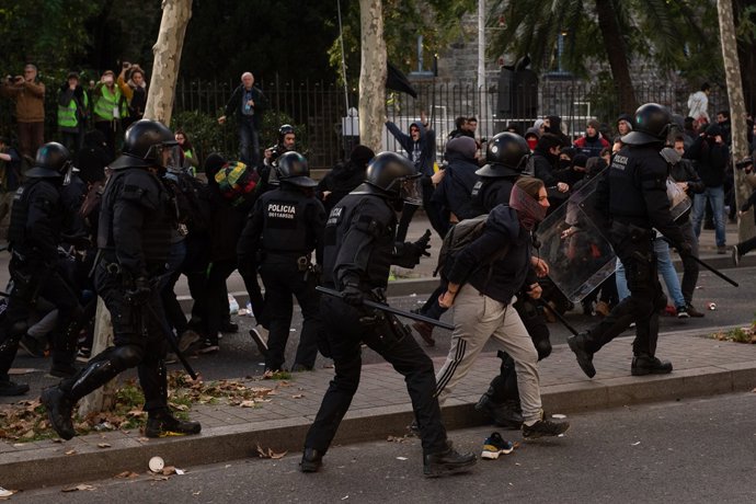 Mossos d'Esquadra durant el 21D