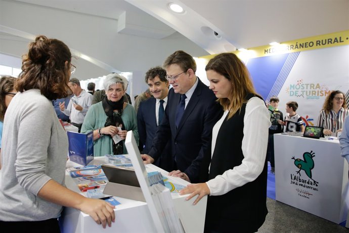 Ximo Puig, Sandra Gómez y Francesc Colomer en la Mostra de Turisme