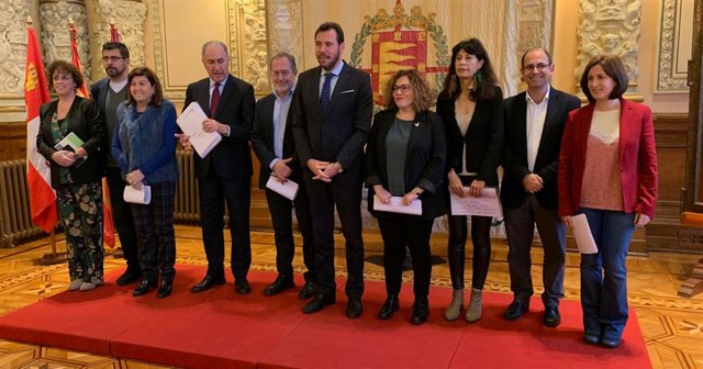 El equipo de Gobierno y Charo Chávez presentan los Presupuestos de 2019. 26-12