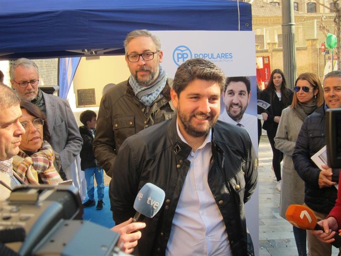 Fernando López Miras Atiende A Los Medios