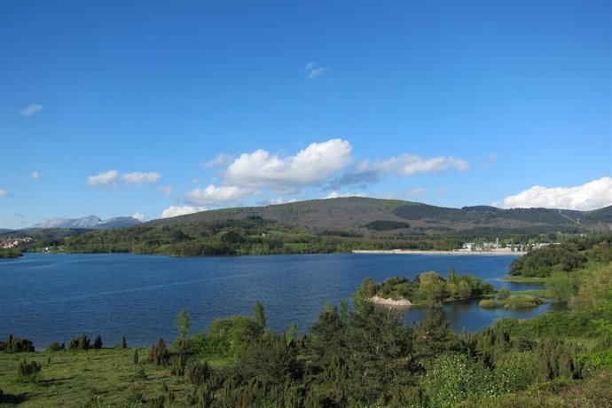 Embalse De Urrunaga