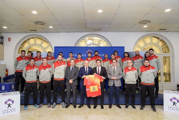 Las selecciones nacionales de balonmano lucirán la marca 'Costa de Almería'.