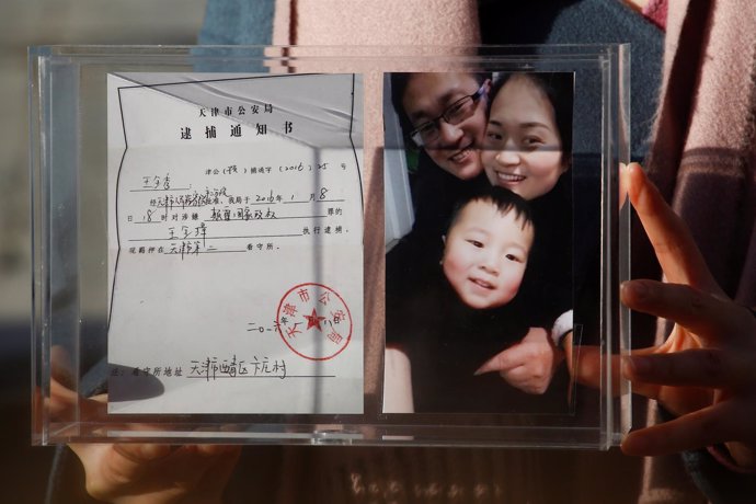 Imagen del abogado chino Wang Quanzhang y su familia