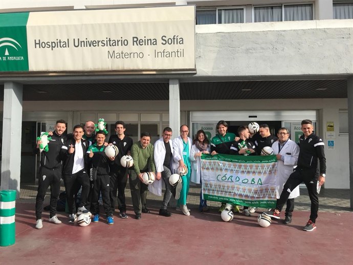 El Córdoba CF Futsal visita el hospital