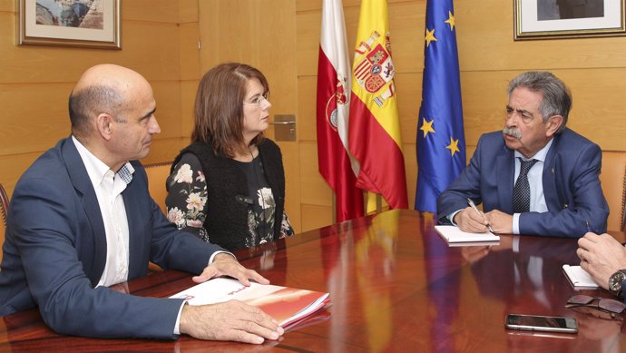 El presidente de Cantabria, Miguel Ángel Revilla, recibe a AMICA.