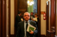 El PSOE acusa a PP y Ciudadanos de "traición a España" por pactar "poltronas" con Vox en Andalucía