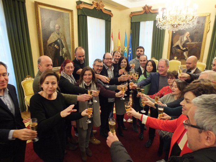 CARMEN MORIYÓN (FORO), ALCALDESA DE GIJÓN DURANTE EL BRINDIS NAVIDEÑO