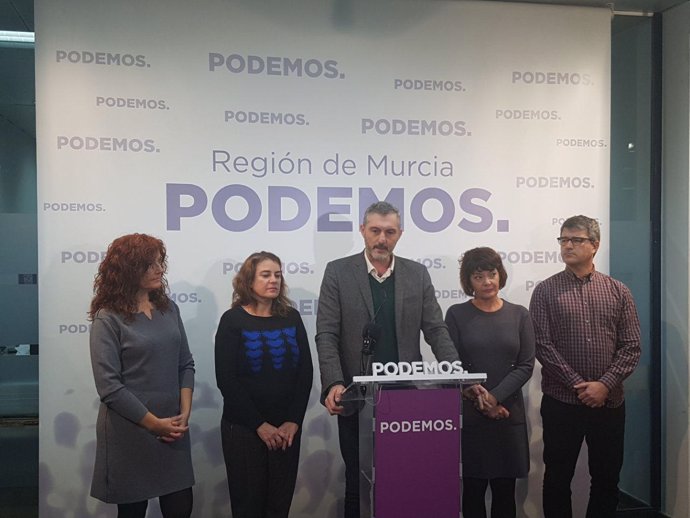Rueda de prensa Podemos con Urralburu a la cabeza