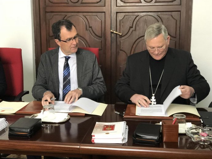 Ballesta junto al Obispo Lorca Planes