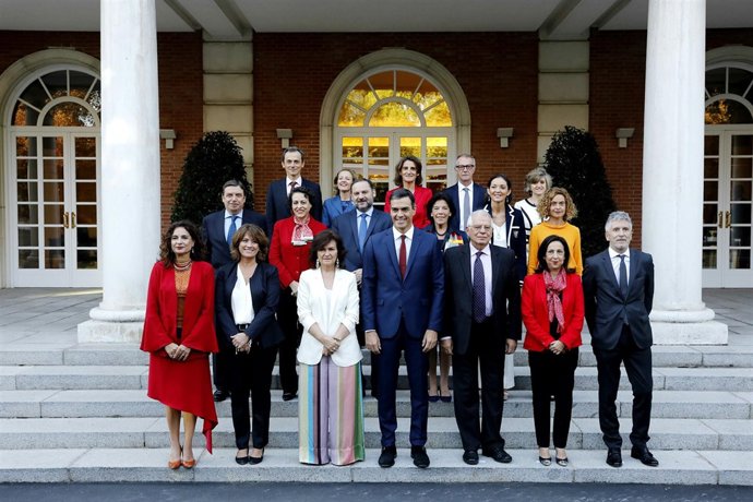 Foto de familia del Gobierno y reunión del Consejo de Ministros